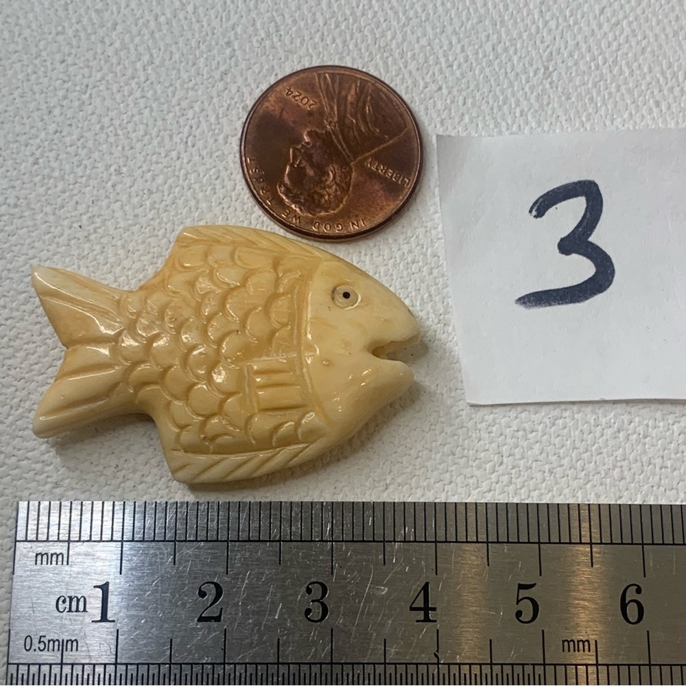 Natural Bone Carved Fish Fetish Bead Drilled Swimming Tropical Fish 1.5" Vintage - Picture 7 of 9